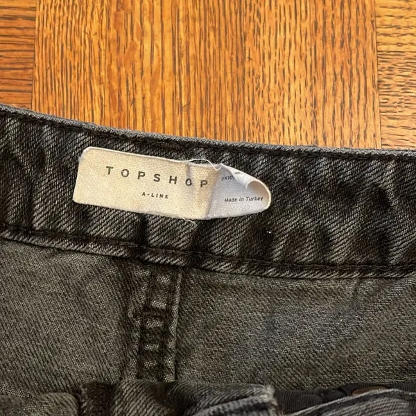TopShop A Line cut off shorts size 6 - Image 4