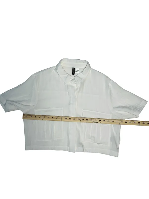 H&M Divided White Short Sleeve Button-Front Utility Crop Shirt - Image 5