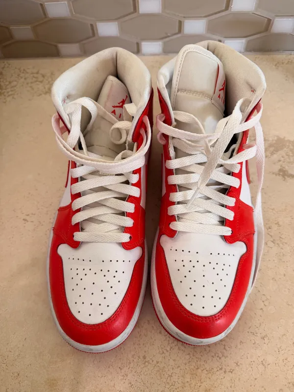 Jordan Air 1 Mid - Image 2