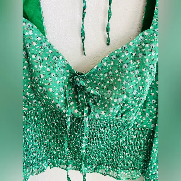 LULUS Green Long Sleeve Cropped Top Blouse Size L NWT - Image 2