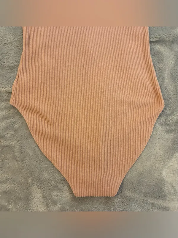 Women’s American Eagle Outfitters Ribbed Peach One-Piece Bodysuit Size Medium - Image 7