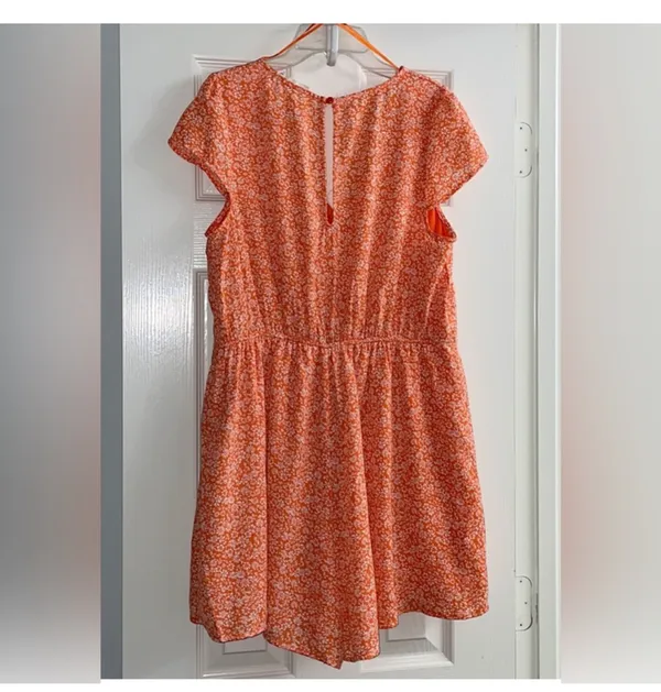 LOVECRAZY Ditsy Floral Romper Sz M - Image 4