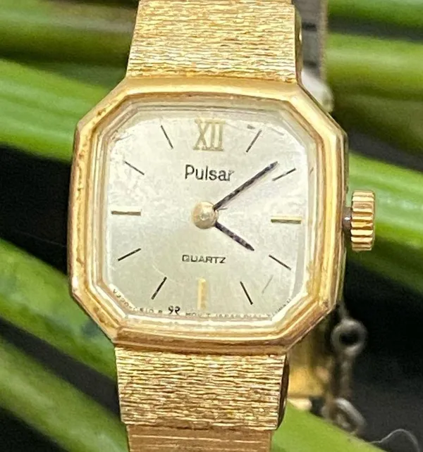 Vintage PULSAR V230-5330 Metal Bezel Stainless Steel Japan Movement Gold Watch - Image 2