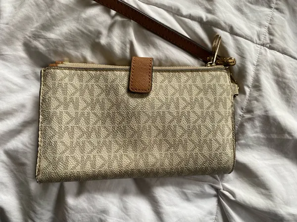 Michael Kors Wallet Wristlet - Image 3