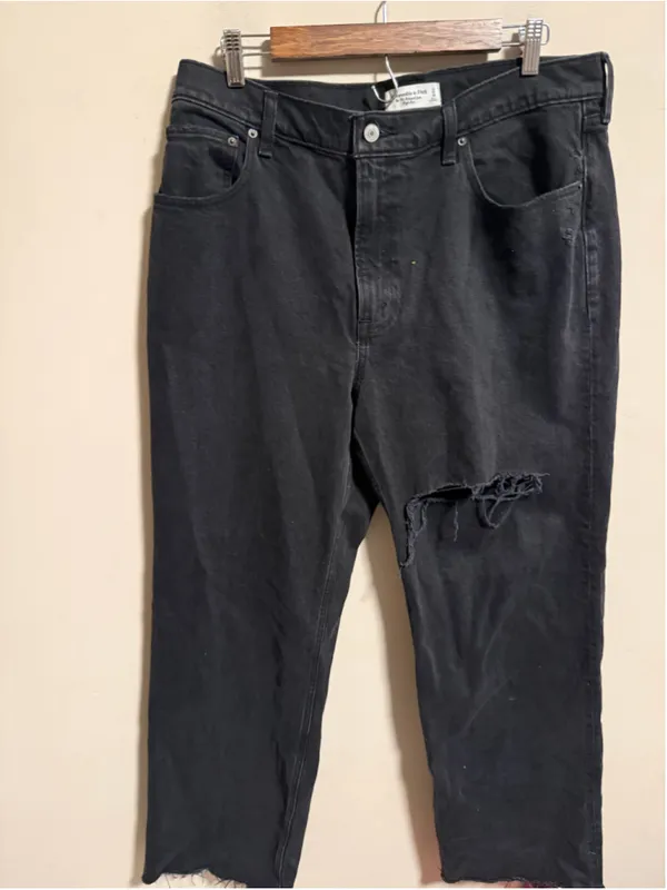 Abercrombie & Fitch High Rise '90s Relaxed Jean Black Fray Destroy Size 32 (14R) - Image 4