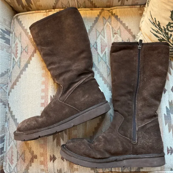 UGG Tall Sunset II Side Zip Brown Suede  Boots. - Image 6