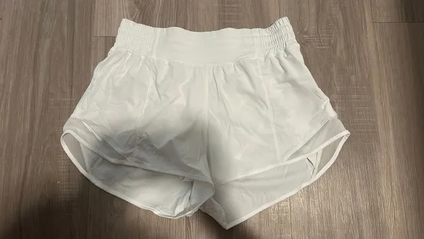 Lululemon Hotty Hot 2.5" - Image 4