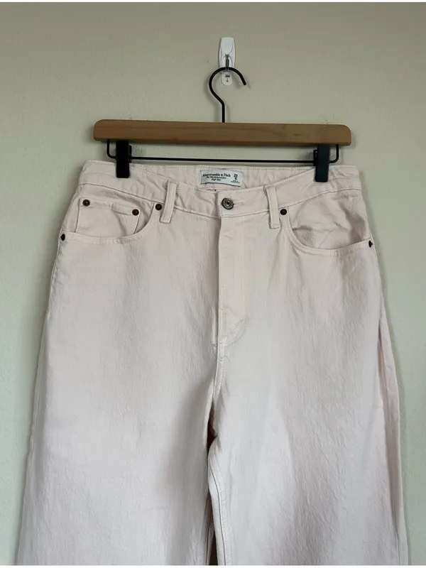 Abercrombie & Fitch The 90s Relaxed Jean High Rise in light pink - Image 4