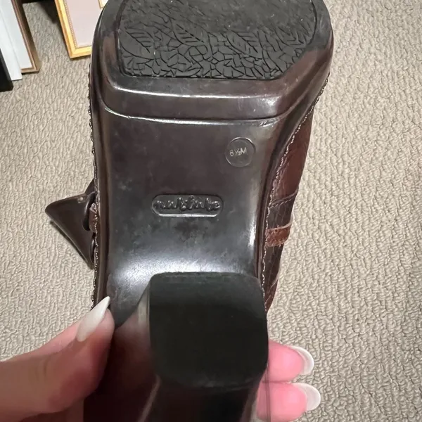 Brown Leather Heels with Decorative Strap Size 6.5 - Image 3