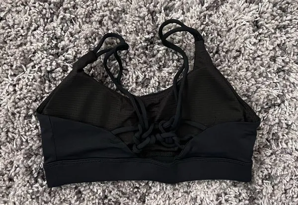 🥎 NWOT Black Sports Bra SHEIN - Image 2