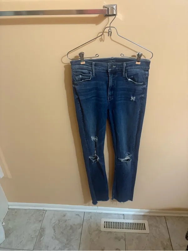 Mother Mid-Rise Dazzler Ankle Fray Jeans in Weekend Warrior - Image 3