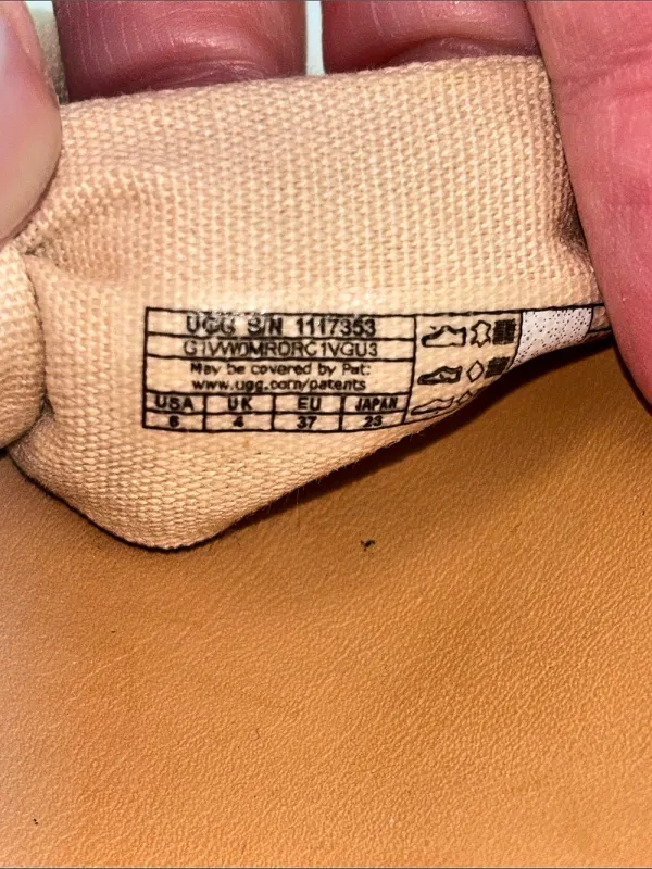 UGG Yarrow Wedge Sandals Beige - Image 3