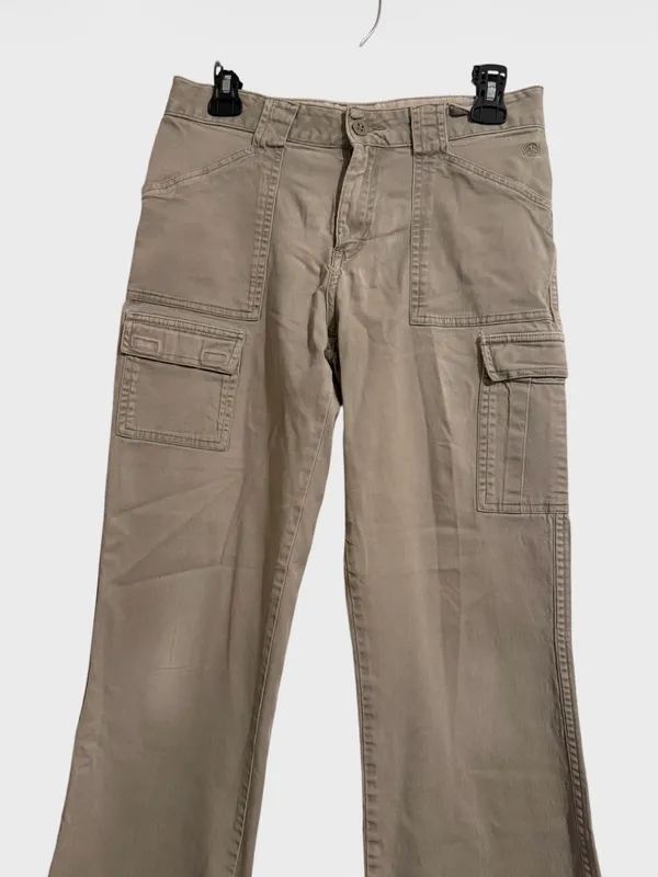 The North Face Women's Straight Leg Cargo Pants in Khaki - Image 2