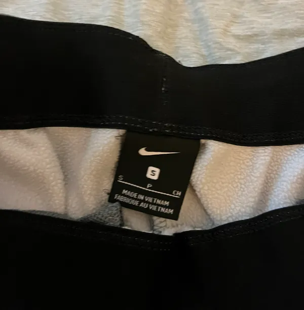 Nike sweatpants - Image 3