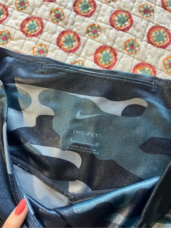 Nike Dri-FIT Women's Mid-Rise Blue Camo Leggings Thunder Blue Size Small - Image 5