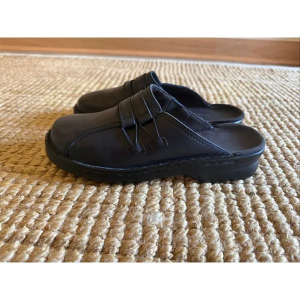 Clarks Black Leather Clogs Women Size 8 M Slip On Comfort Shoes - Image 3
