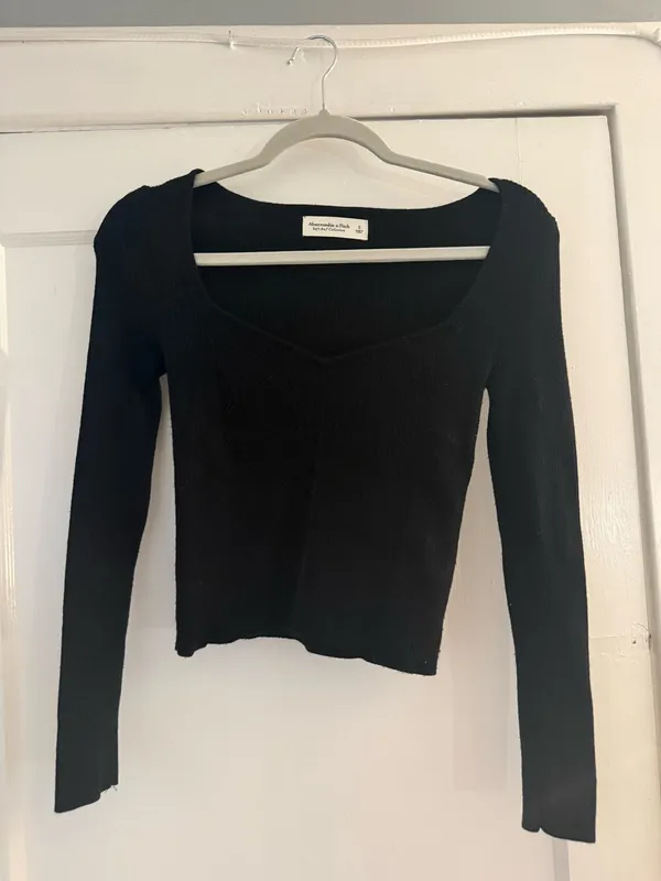 Abercrombie & Fitch Black Sweater - Image 2