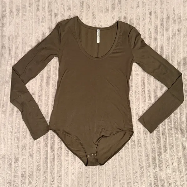 Free People Intimately Long Sleeve Scoop Neck Bodysuit Olive Green Medium - Image 2