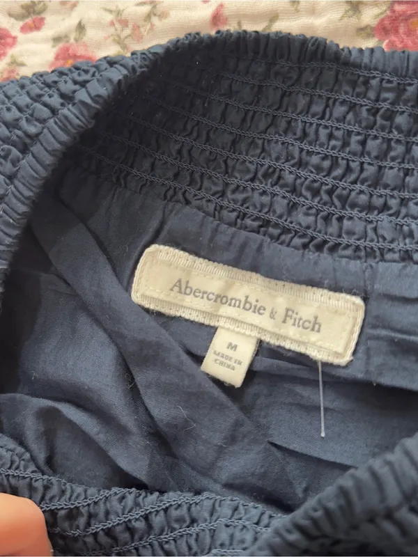 Y2K Abercrombie & Fitch Navy Blue Smocked Waist Mini Skirt - Image 3