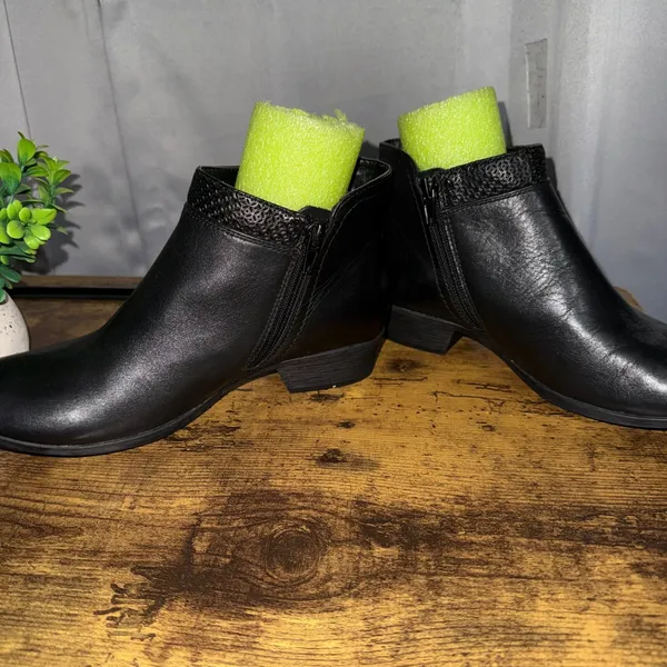 Rockport Carly Ankle Booties Women 7 Black Leather Laser Cut Comfort Casual - Image 8