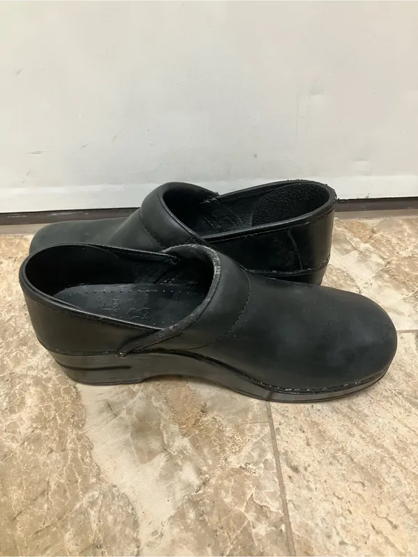 Dansko Professional Black Leather Clogs 7.5 - Image 5