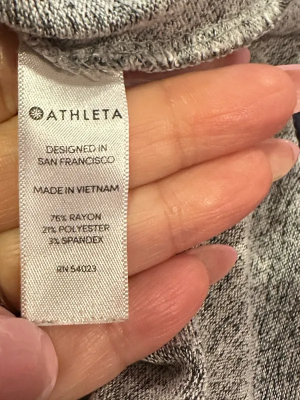 Athleta heather gray long sleeve round neck curved hem knit oversized top S - Image 5