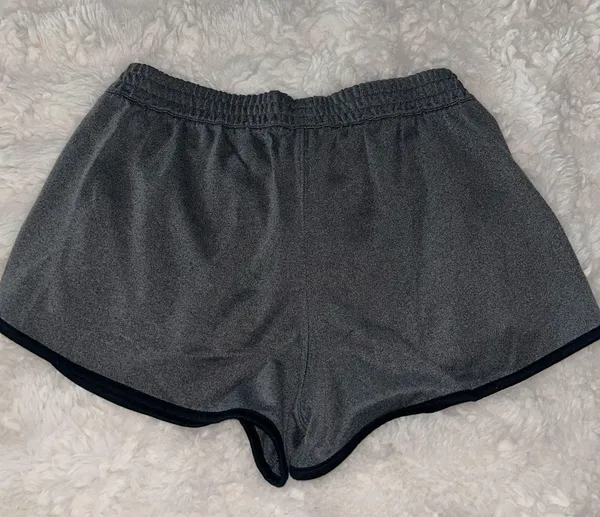 Grey Under Armour Shorts with Pockets - Image 5