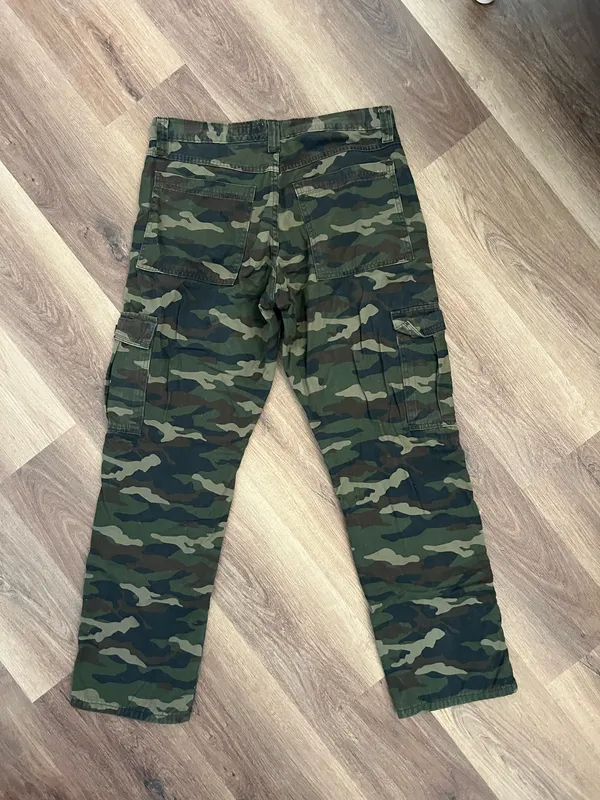 Wrangler relaxed fit camo pants - Image 2