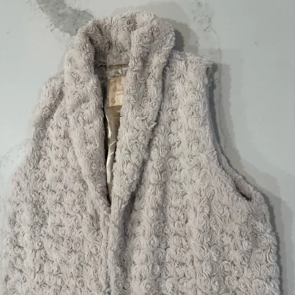 Altar’d State Plush Faux Fur Long Vest Womens Small Cream Cozycore Lined Pockets - Image 3