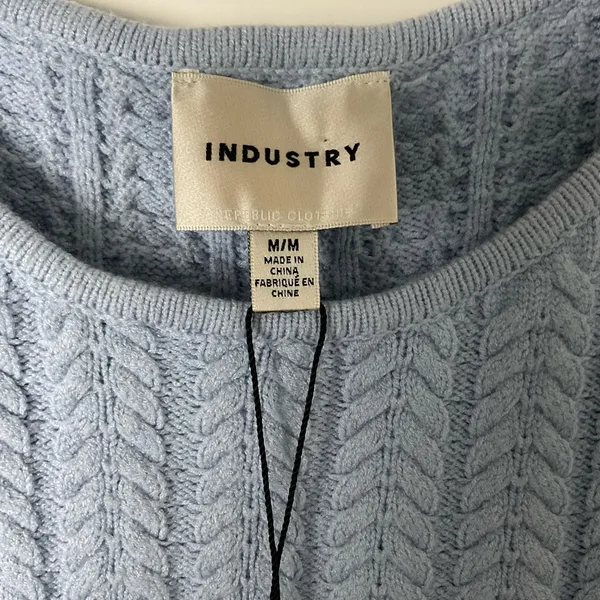 Industry‎ Low Tide Cable Knit Short Sleeve Sweater Size Medium - Image 2