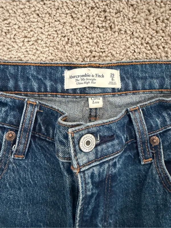 Curve Love Ultra High Rise 90s Straight Jean (8 short) - Image 5