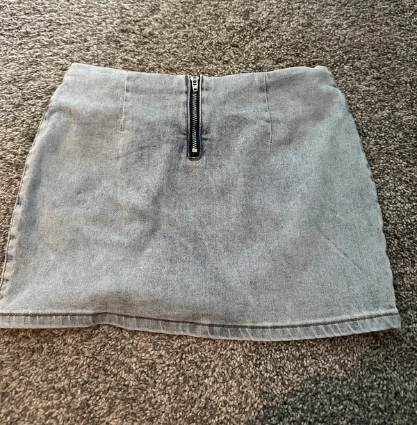 Edikted Bridget Low-Rise Denim Skirt - Image 3