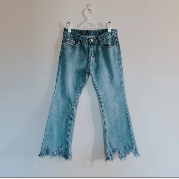 Bell leg fringe edge cropped washed denim - Image 2
