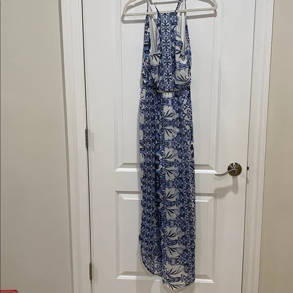 Lulu’s LUSH Floral Blue and White surplus waist midi Dress size Medium - Image 5