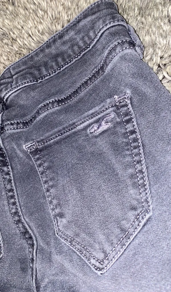 Hollister Grey/black ripped Jeans - Image 5