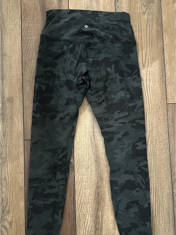 Lululemon High-Waist Camo Leggings - Dark Green/Black - Image 2