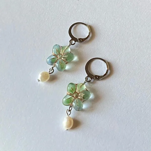 Handmade quality Czech glass flower beads & natural shell pearls dangle earrings🩵💚 - Image 6
