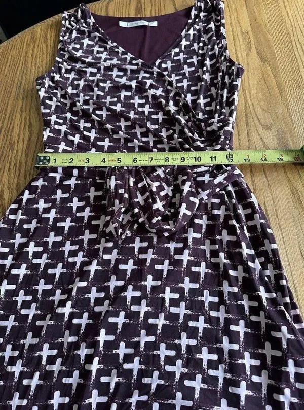 Women’s ShortSleeve Geometric Print Faux Wrap Stretch Dress Size Small Maroon - Image 9