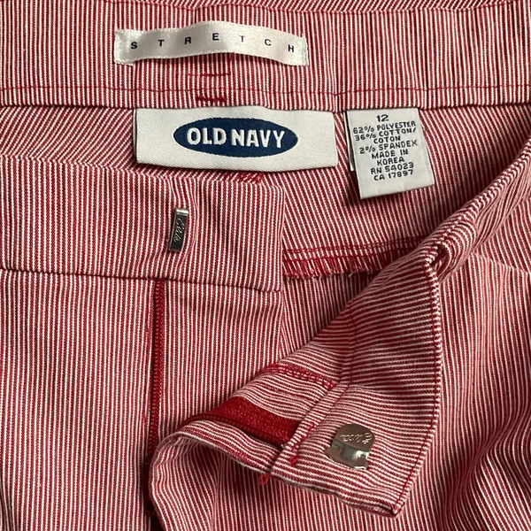 Old Navy Stretch Cropped Red & White Striped High-Waisted Pants Size 12 - Image 4