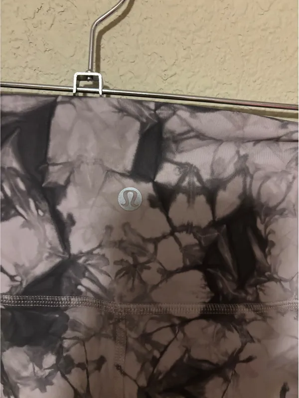 Lululemon Tie-Dye Leggings Size 4 - Image 4