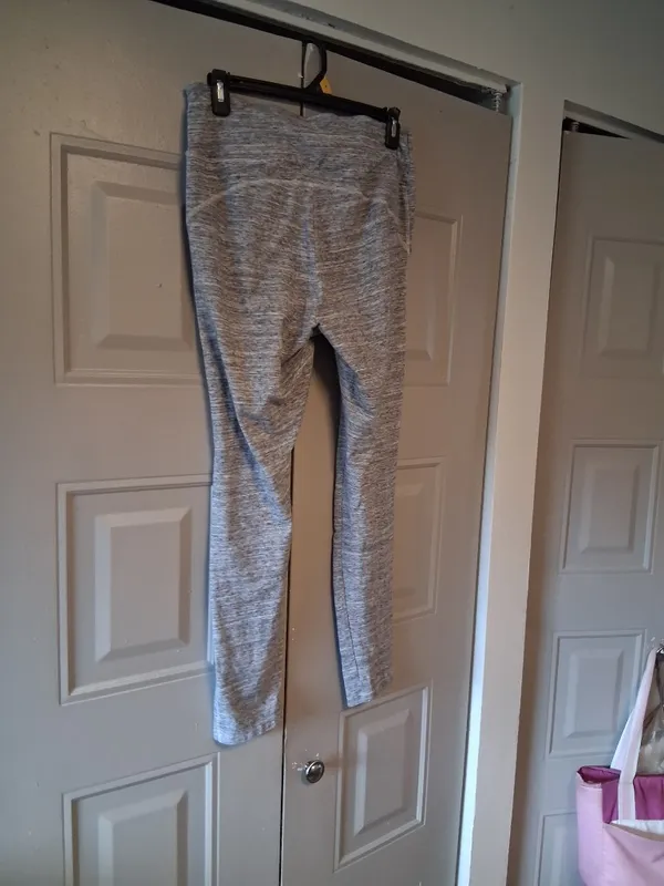 PINK Victoria's Secret v-cut front waist line tweed leggings in gray size large. - Image 9
