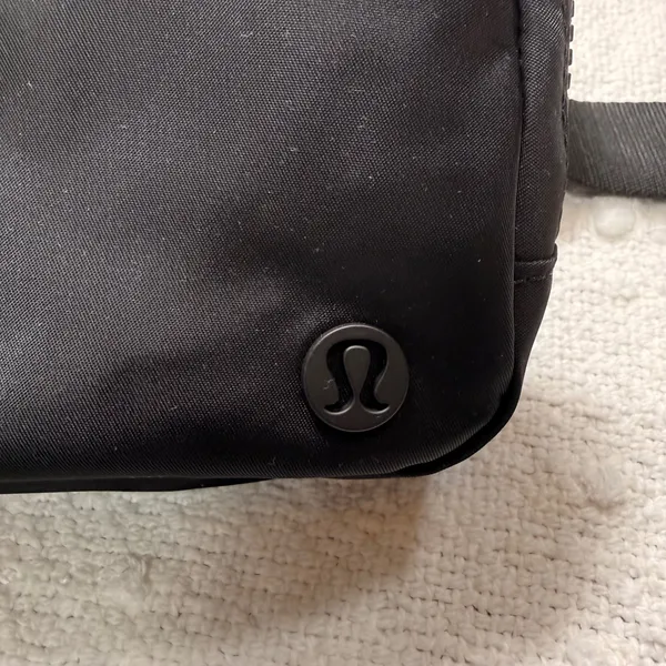Lululemon Everywhere Belt Bag Black Adjustable Strap Crossbody Fanny Pack - Image 2