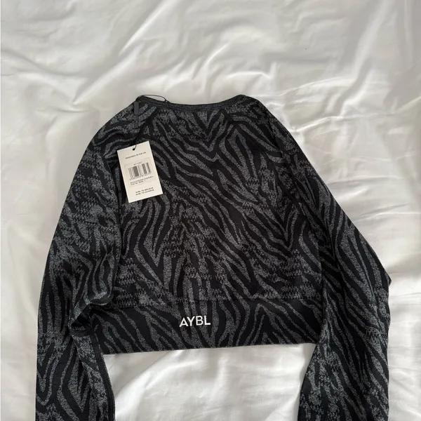 AYBL Workout Full Sleeve Crop Top NWT - Image 7