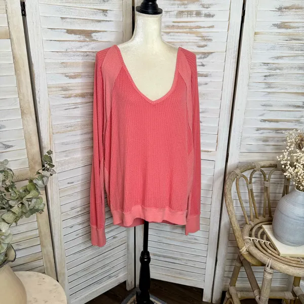 FREE PEOPLE Women's Large Santa Clara Oversized V Neck Thermal Sweater Top Pink - Image 4