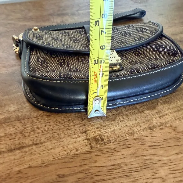 Dooney & Bourke Signature DB Wristlet Black Jacquard Y2K Logo Lock Clutch Preppy - Image 5