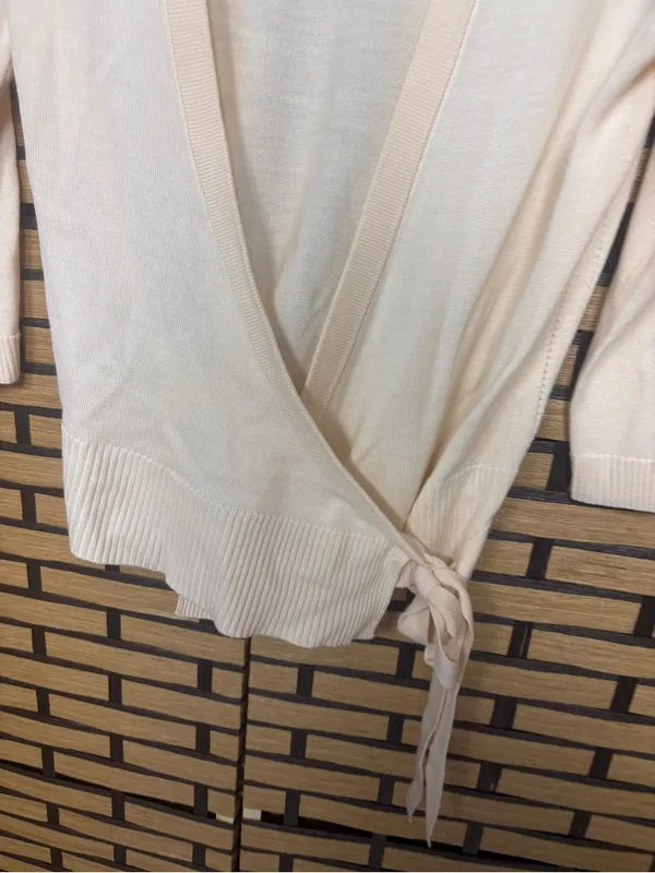 Theory ivory Merino wool wrap sweater size medium - Image 3