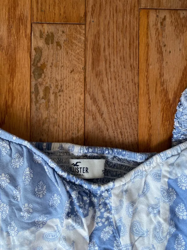 blue and white floral Hollister patchwork crop smocked top - Image 2