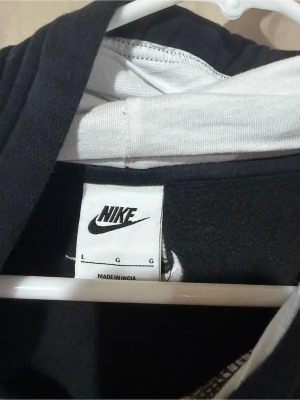 Nike sweatshirt - Image 2