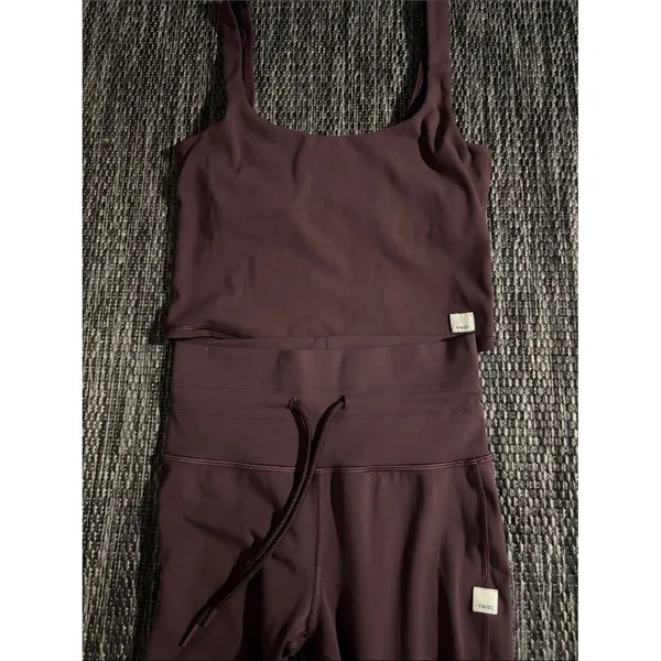 Vuori Daily Crop Tank Top and Daily Leggings Set Ruby Red - Image 3
