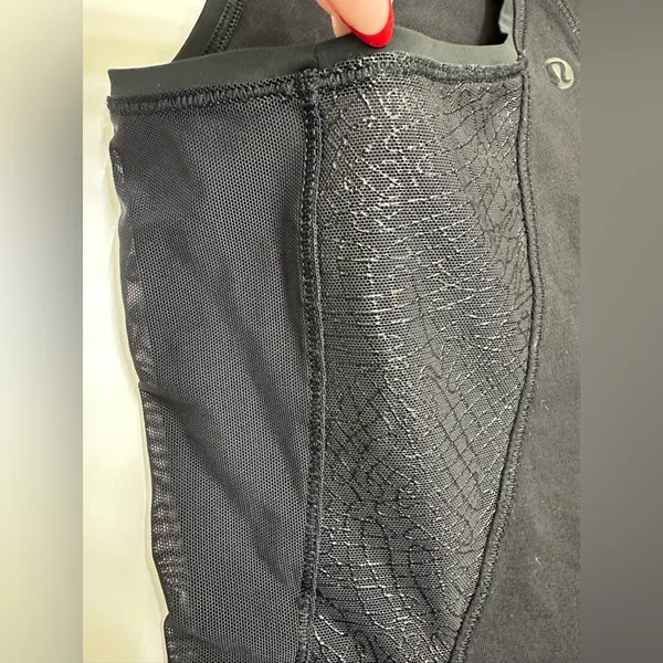 Lululemon Women's Black Racerback Tank Top‎ Sz XS - Image 5